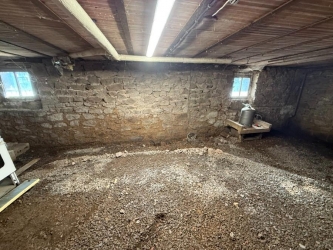 Maison ancienne indépendante et dépendances