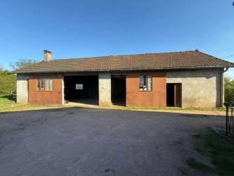 Maison ancienne indépendante et dépendances