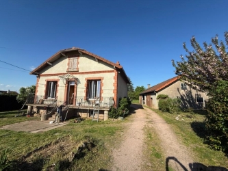 Maison ancienne indépendante et dépendances