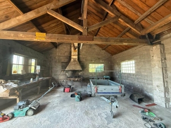 Maison ancienne indépendante et dépendances