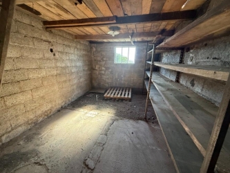 Maison ancienne indépendante et dépendances