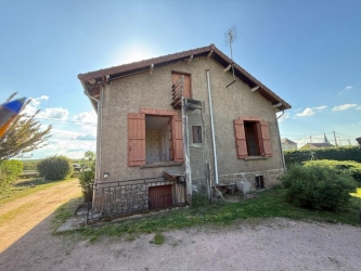 Maison ancienne indépendante et dépendances