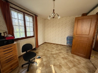 MAISON D'HABITATION de 1984 de 136 m² HABITABLES-2 DEPENDANC