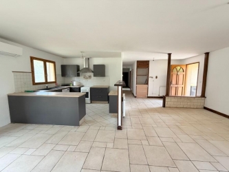 Maison de plain pied sur plus de 4500 m² de terrain