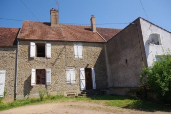 MAISON DE VILLAGE ANCIENNE A RENOVER EN BOURGOGNE