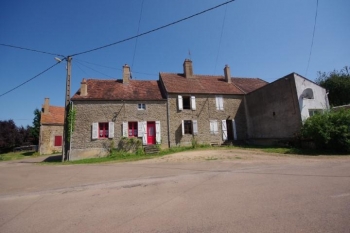 MAISON DE VILLAGE ANCIENNE A RENOVER EN BOURGOGNE