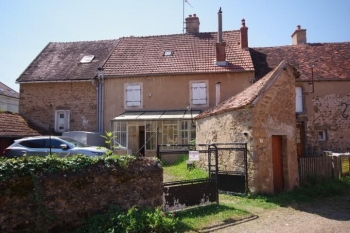 MAISON DE VILLAGE ANCIENNE A RENOVER EN BOURGOGNE