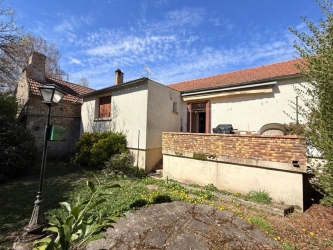 Maison de village avec garage et jardin