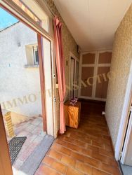 Maison de village avec garage et jardin