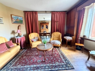 Maison de village avec garage et jardin