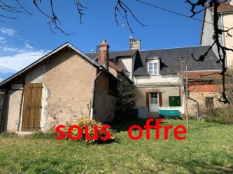 Maison de ville avec garages et jardin clos