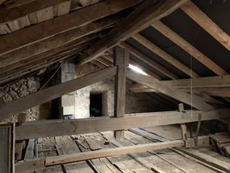 Maison de ville avec garages et jardin clos