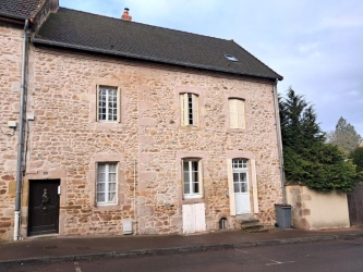 Maison de ville en pierres apparentes