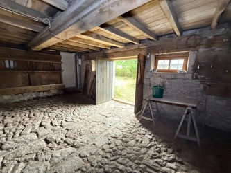 MORVAN Ancienne longère en pierres de pays sur  8575 m²