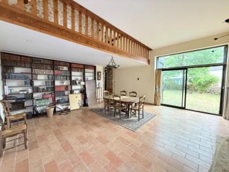 MORVAN Ancienne longère en pierres de pays sur  8575 m²
