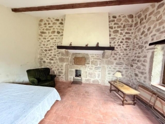MORVAN Ancienne longère en pierres de pays sur  8575 m²