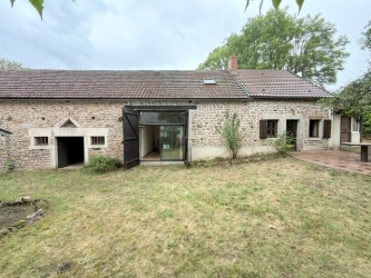 MORVAN Ancienne longère en pierres de pays sur  8575 m²