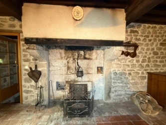 MORVAN Ancienne longère en pierres de pays sur  8575 m²