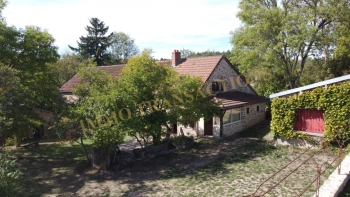 PARC DU MORVAN LONGERE EN PIERRES SUR 8575 m² DE TERRAIN