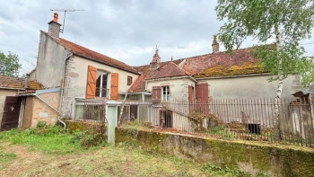 PORTE DU MORVAN MAISON ANCIENNE A RENOVER DANS UN V