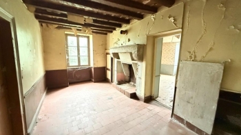 PORTE DU MORVAN MAISON ANCIENNE A RENOVER DANS UN V