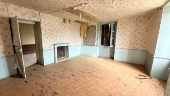 PROCHE DU PARC DU MORVAN MAISON ANCIENNE A RENOVER DANS UN V