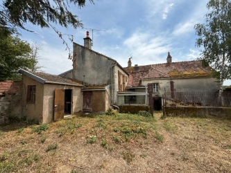 PROCHE DU PARC DU MORVAN MAISON ANCIENNE A RENOVER DANS UN V
