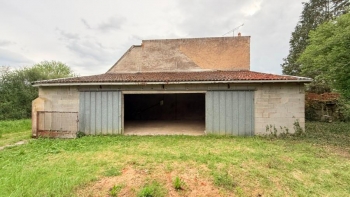 PROCHE DU PARC DU MORVAN MAISON ANCIENNE A RENOVER DANS UN V