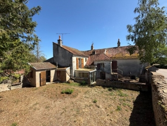 PROCHE DU PARC DU MORVAN MAISON ANCIENNE A RENOVER