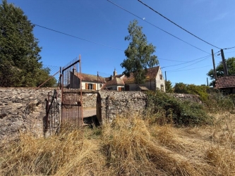 PROCHE DU PARC DU MORVAN MAISON ANCIENNE A RENOVER