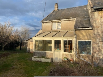 PROCHE QUARRE LES TOMBES PETITE MAISON A RENOVER AVEC GARAGE