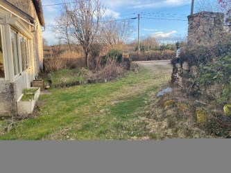 PROCHE QUARRE LES TOMBES PETITE MAISON A RENOVER AVEC GARAGE