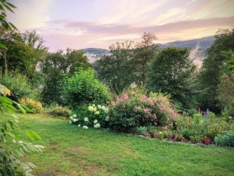 Propriété sur jardin clos et arboré en pleine nature