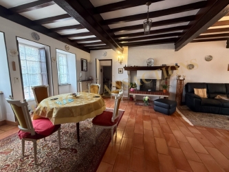 Propriété sur ses 3397 m² de jardin clos paysagé