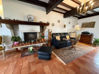 Propriété sur ses 3397 m² de jardin clos paysagé