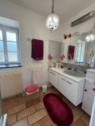 Propriété sur ses 3397 m² de jardin clos paysagé