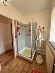 Propriété sur ses 3397 m² de jardin clos paysagé