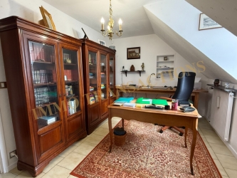 Propriété sur ses 3397 m² de jardin clos paysagé