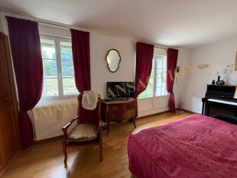 Propriété sur ses 3397 m² de jardin clos paysagé