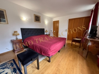 Propriété sur ses 3397 m² de jardin clos paysagé