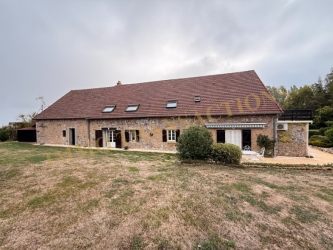 Propriété sur ses 3397 m² de jardin clos paysagé