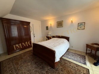 Propriété sur ses 3397 m² de jardin clos paysagé