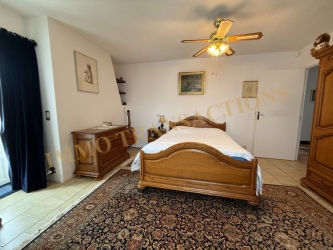 Propriété sur ses 3397 m² de jardin clos paysagé