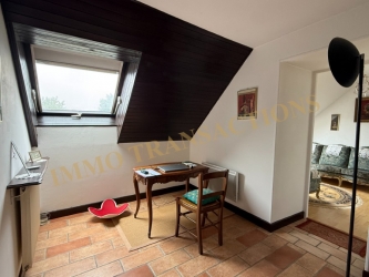 Propriété sur ses 3397 m² de jardin clos paysagé