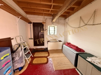 Propriété sur ses 3397 m² de jardin clos paysagé