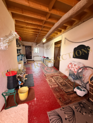 Propriété sur ses 3397 m² de jardin clos paysagé