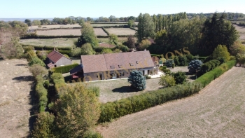 Propriété sur ses 3397 m² de jardin clos paysagé