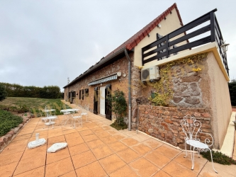 Propriété sur ses 3397 m² de jardin clos paysagé