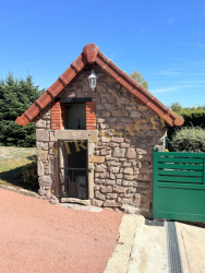 Propriété sur ses 3397 m² de jardin clos paysagé