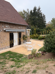 Propriété sur ses 3397 m² de jardin clos paysagé
